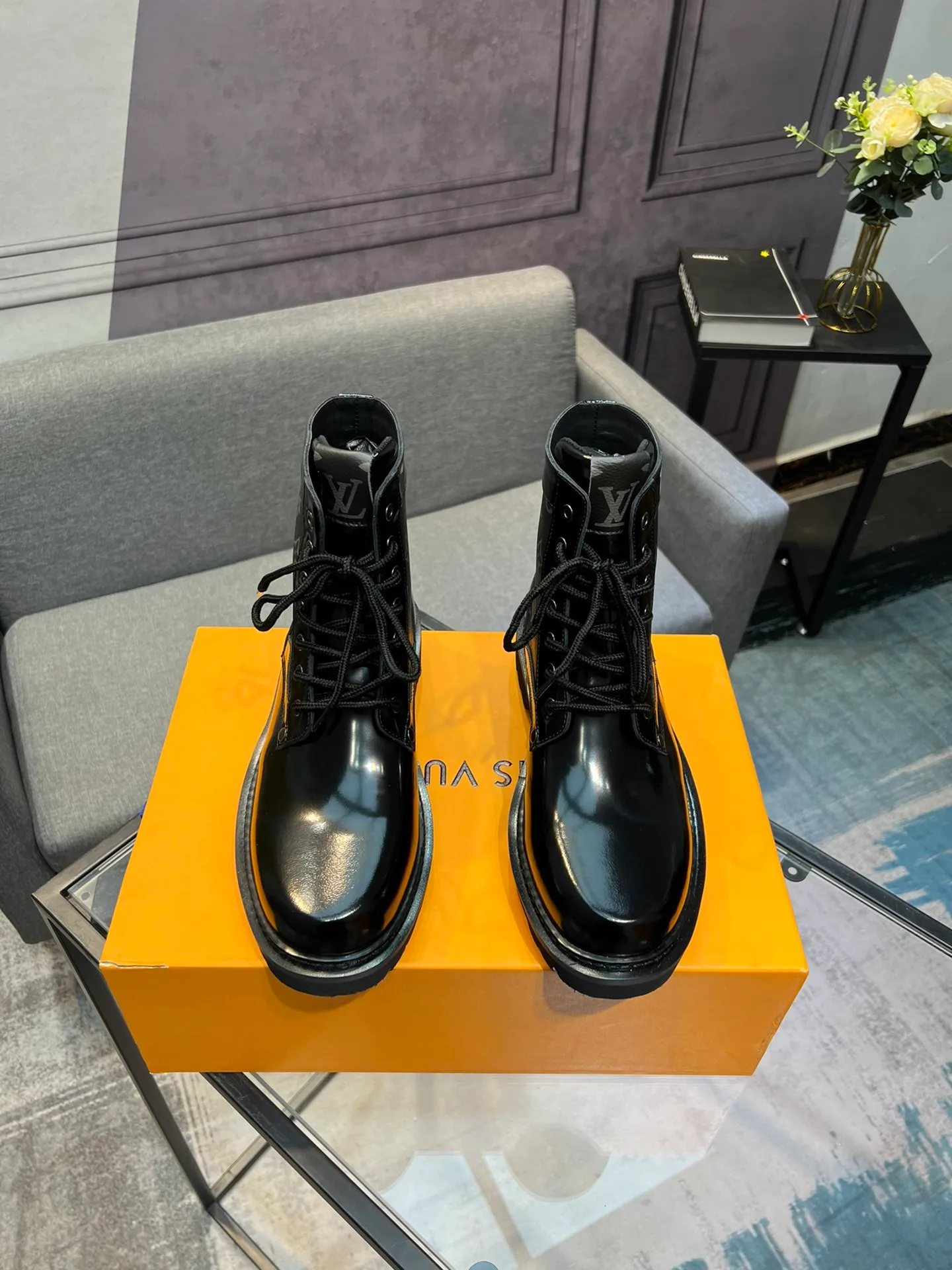 Men's shoes 💰920 L Home - the latest LV men's business casual boots, luxury and nobility are a must. They are all made of imported original first-layer cowhide, just to create a more comfortable wearing experience. ➕Top imported water-dyed full cow lining, original high wear-resistant outsole! 👏👏 Size: Male 39-44; (38 45 46 customized)